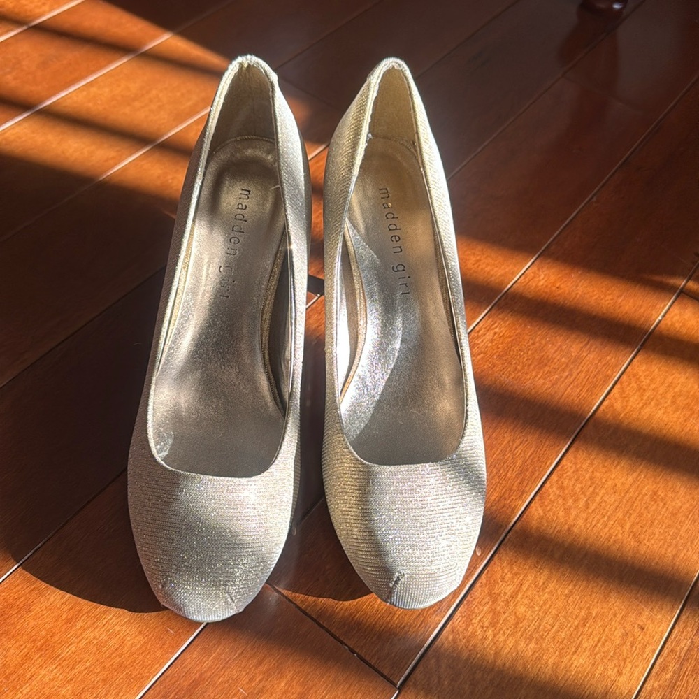Lightly worn gold glittery madden girl heels